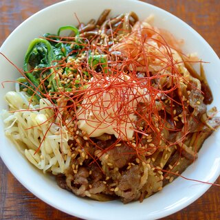 マヨネーズでこってり！市販のナムルで☆ビビンバ丼